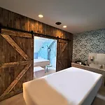 Pod Zamkiem Bed & Breakfast 4*