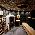 Pod Zamkiem 4*