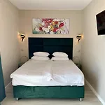 Pod Zamkiem Bed & Breakfast 4*