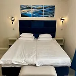 Pod Zamkiem 4*