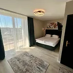 Pod Zamkiem فندق مبيت وإفطار رن
