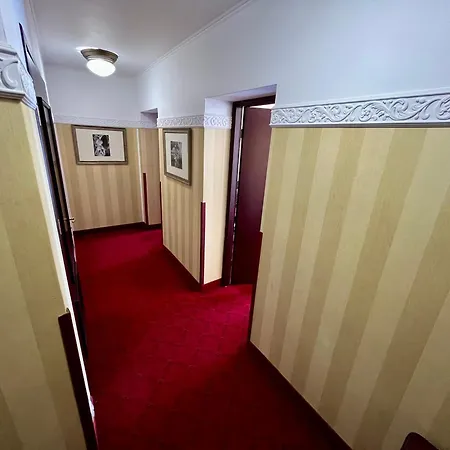 Pod Zamkiem Bed & Breakfast 4*