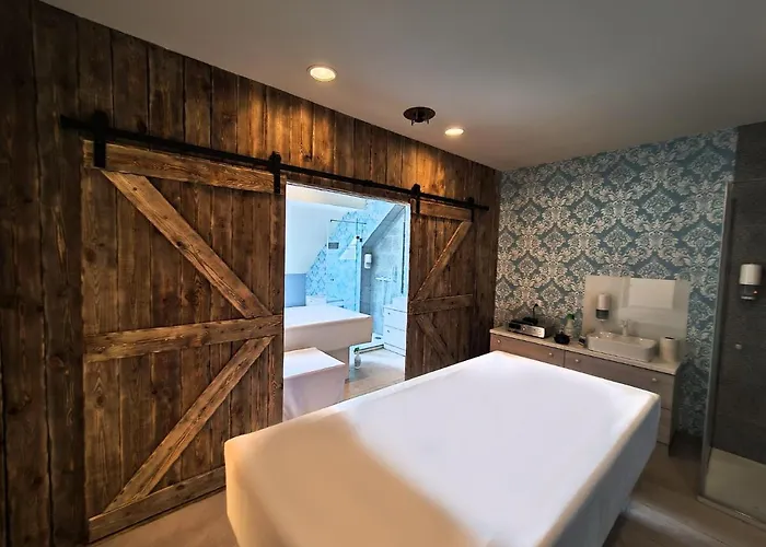 Pod Zamkiem Bed & Breakfast 4*