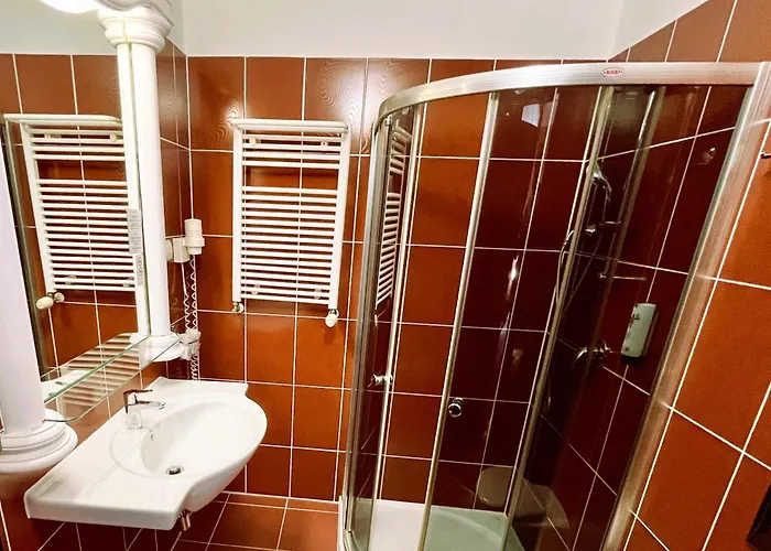 Pod Zamkiem Bed & Breakfast 4*