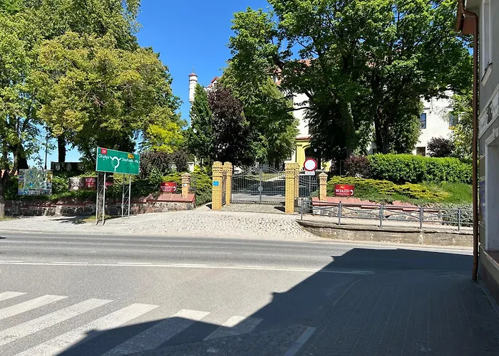 Pod Zamkiem Bed & Breakfast 4*