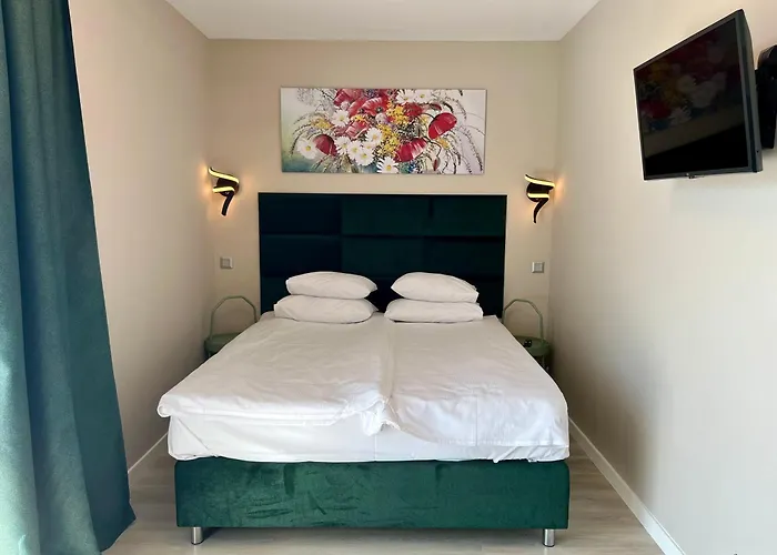 Pod Zamkiem Bed & Breakfast 4*